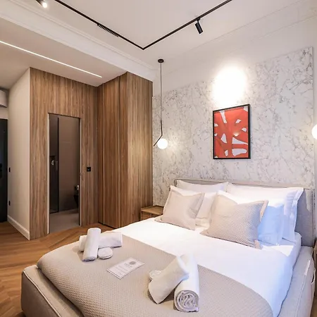 Estium Luxury
